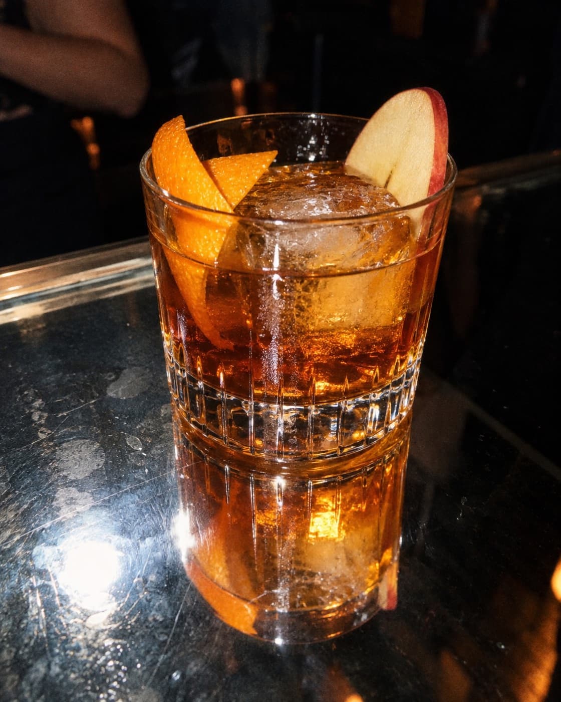 Zero-proof maple apple old fashioned, flash photo
